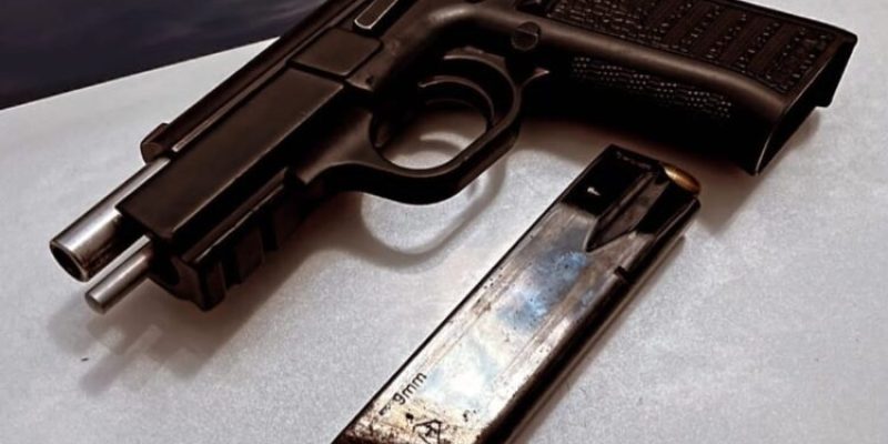 Arma que estava com o adolescente - Fotos - O Correio News