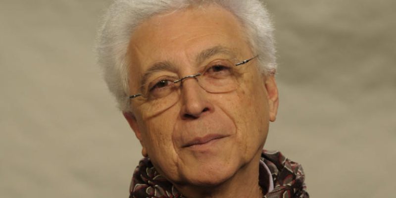 Aguinaldo Silva em foto de divulgação da Globo; ele contou bastidores da TV em seu livro