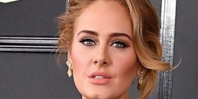 Irreconhecível-Adele-surge-ainda-mais-magra-em-festa-pós-Oscar