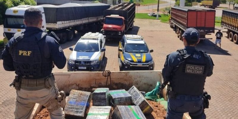 Os policiais também descobriram que o caminhão possuía registro de roubo/furto