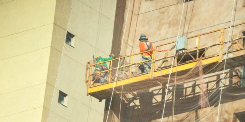 Setor-de-servicos-construcao-civil-pedreiro-Foto-Alvaro-Rezende1-730x480