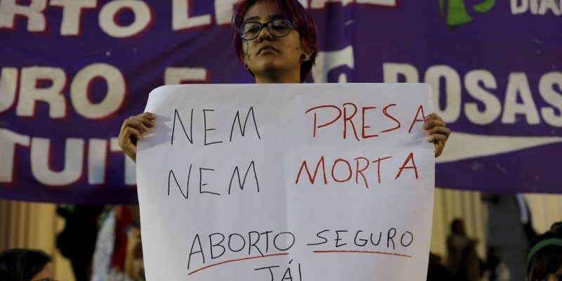 Especialistas comentam tema; voto de ministros será presencial