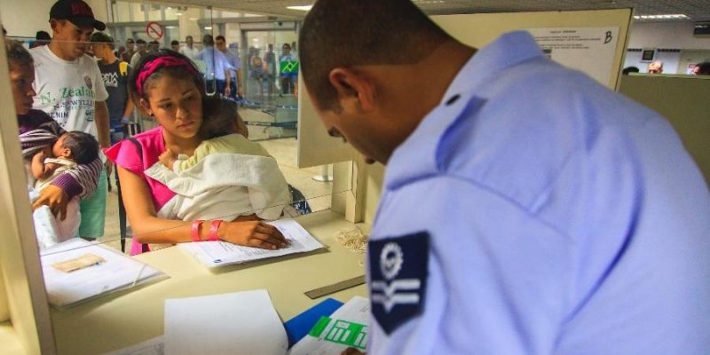 Venezuelanas com crianças recebidos na Operação Acolhida
Imagem: Cabo Feitosa/Divulgação/FAB