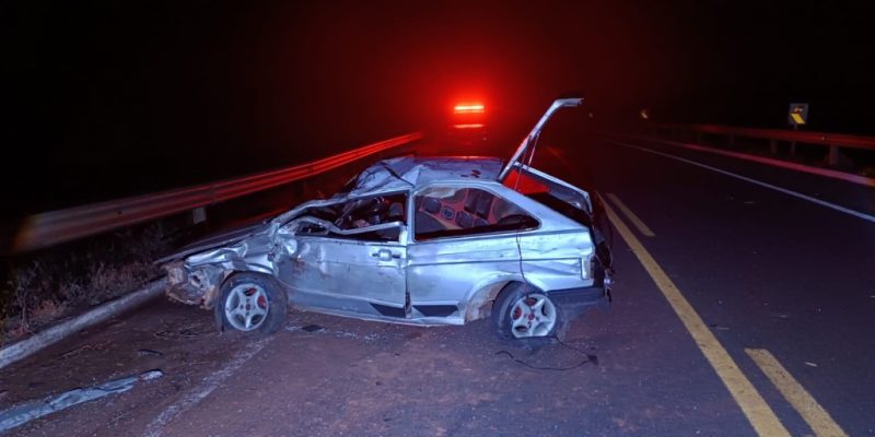 Carro que capotou na rodovia e duas adolescentes morreram (Foto: Divulgação)
