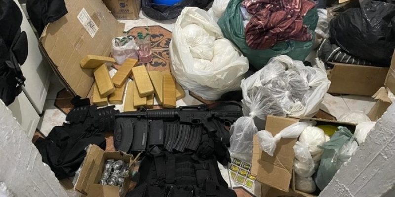 No local, havia fuzil, drogas entre outros materiais
Imagens - PMSP/Divulgação