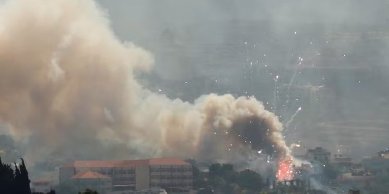 Ataque israelense no sul do Líbano — Foto: REUTERS/Aziz Taher