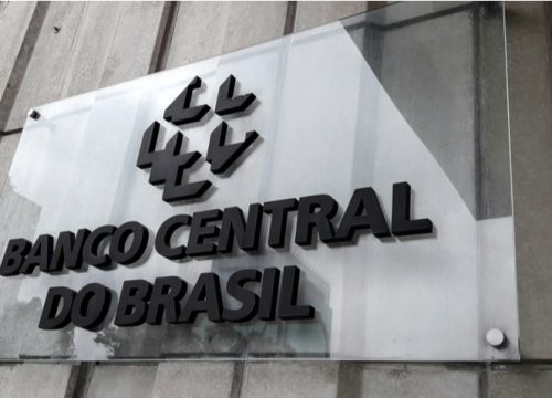 Para 2027, a projeção variou de 4,02% para 4,03%