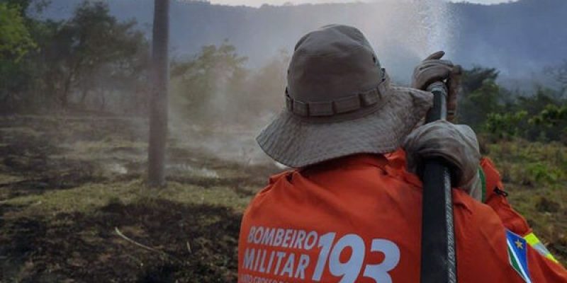 Trabalho de rescaldo feito pelos bombeiros - Crédito: Divulgação
Leia mais em: https://www.acrissul.com.br/noticias/incendios-sao-controlados-no-pantanal-e-equipes-continuam-trabalho-de/24196/