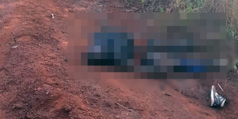 Ao que tudo indica, o homem foi assassinado e depois atearam fogo no corpo