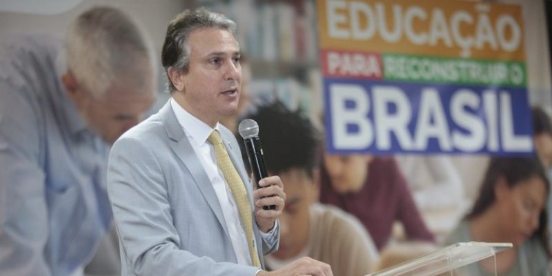 Camilo Santana: estratégia para uma escola mais completa e currículo voltado para o desenvolvimento integral