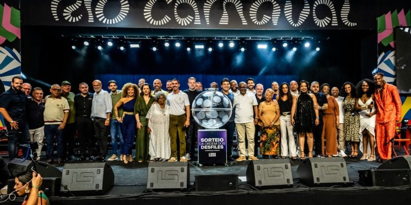 12 escolas do Grupo Especial reunidos durante sorteio da orem - Imagem - 
Eduardo Hollanda / Rio Carnaval