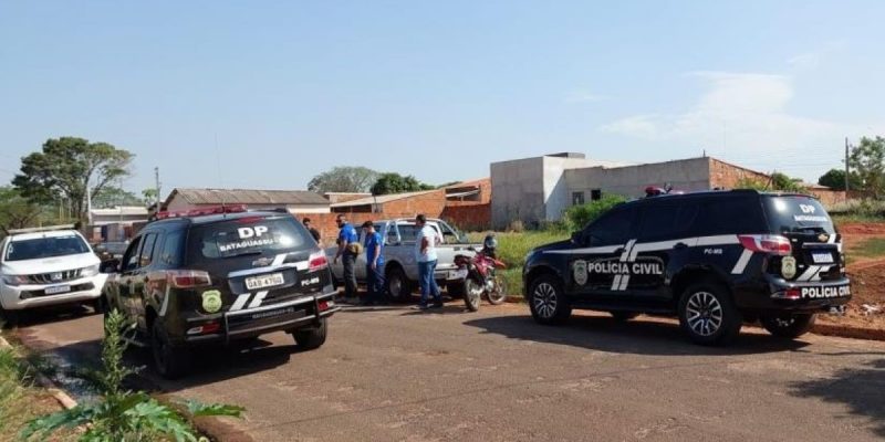 A Polícia Civil, Corpo de Bombeiros Militar, Pericia Técnica e uma equipe funerária estiveram no local. (Foto - Elenize Oliveira)