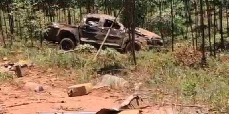 Veículo capotou vária vezes (Foto: reprodução)