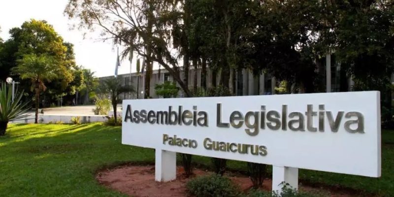 Sessão ordinária é realizada no plenário a partir das 9h e é aberta à imprensa e à participação de toda sociedade