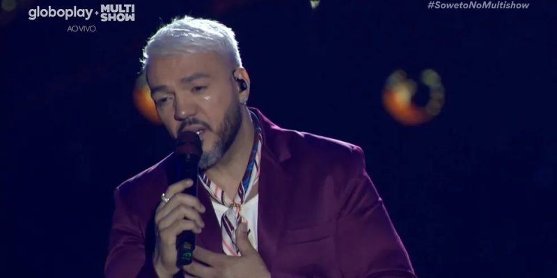 Depois, ele chorou de novo com a música Pra Ver o Sol Brilhar.
