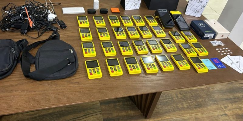 Máquinas de cartão usadas pelos golpistas foram encontradas em casa alugada pela quadrilha