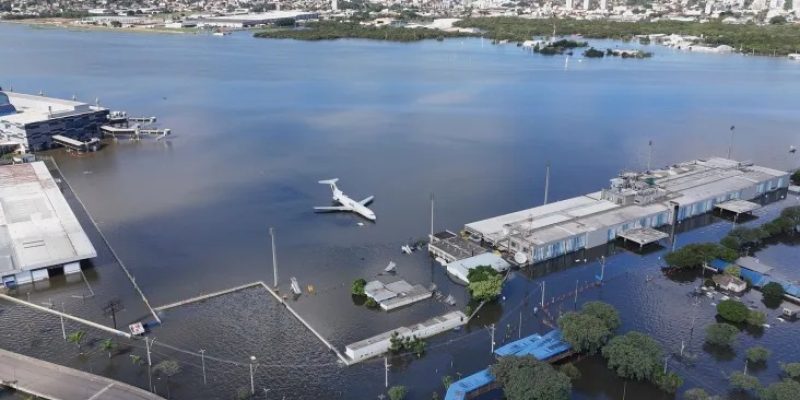 Pista do aeroporto Salgado Filho, em Porto Alegre (RS), coberta pela água

Crédito: CNN