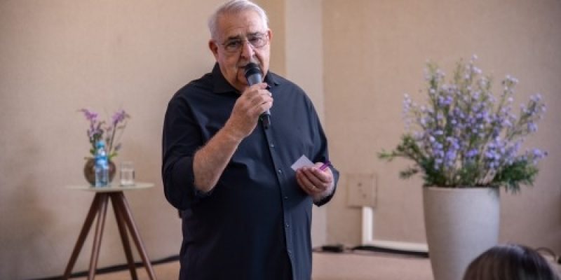 “Não tenha medo de meter a colher em briga de marido e mulher”