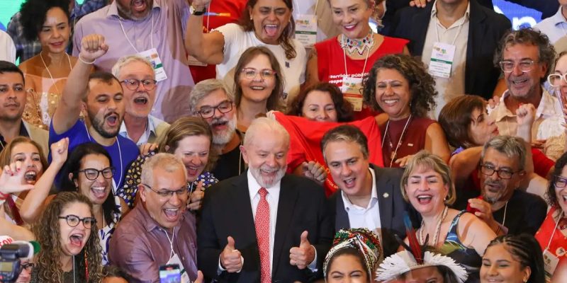 Presidente pede que ativistas busquem oposição para aprovar o plano