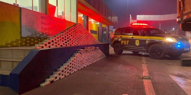 Tabletes de cocaína que estavam sendo levados para São Paulo (Foto: PRF/Divulgação)