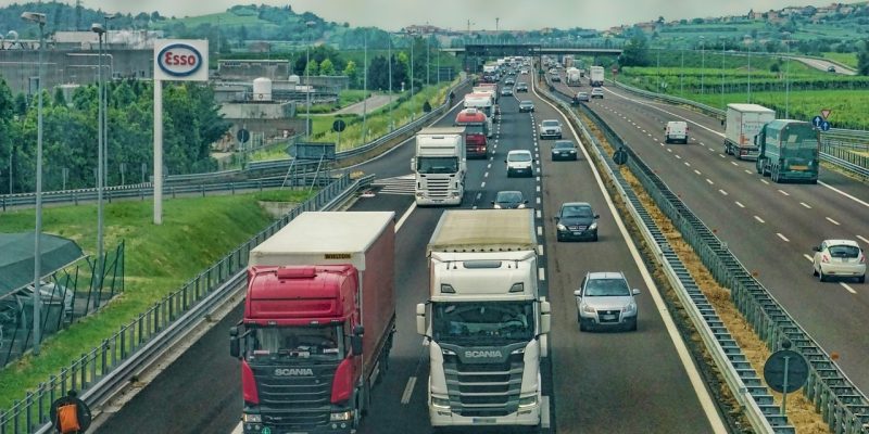 Uma frota bem mantida e atualizada é crucial para a segurança e eficiência do transporte