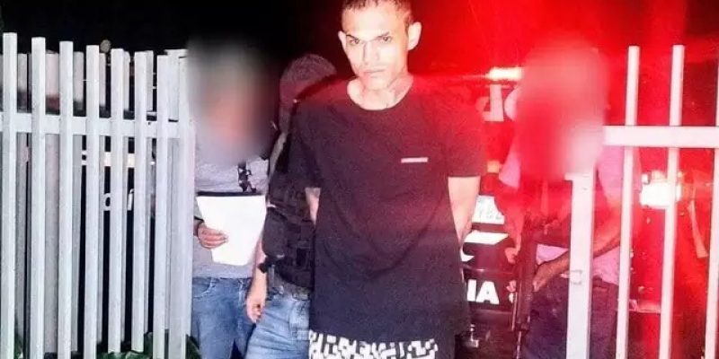 Maikel Pereira dos Santos, quando chegava à delegacia (Foto: Adilson Domingos)