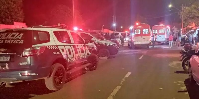 Houve uma discussão anterior e eles correram para o banheiro, onde foram mortos