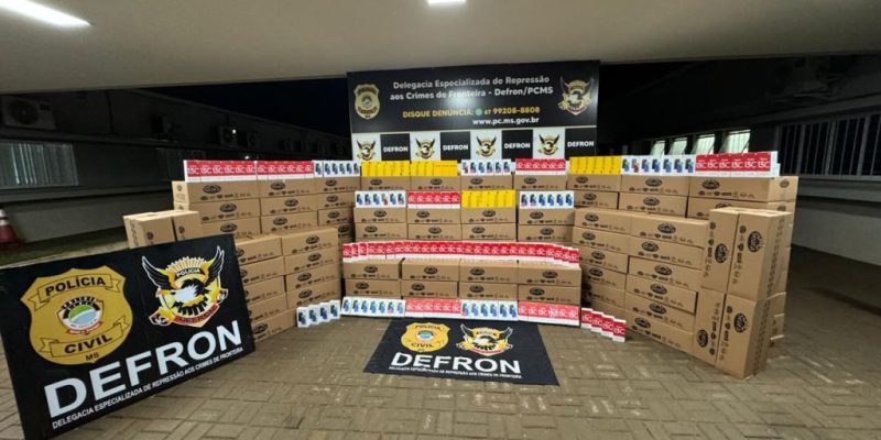 Caixas com três mil celulares, apreendidos ontem em Dourados (Foto: Defron/Divulgação)