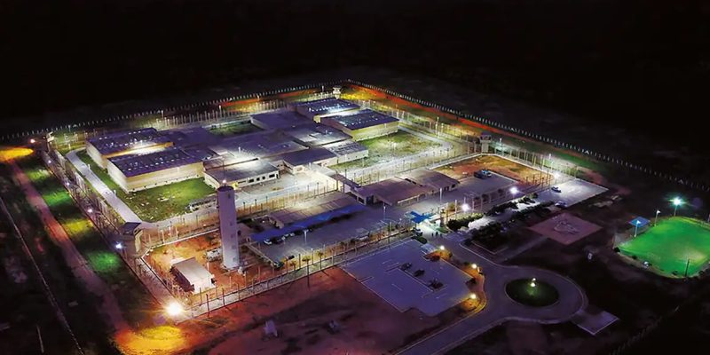 Dois presos fugiram da penitenciária de segurança máxima