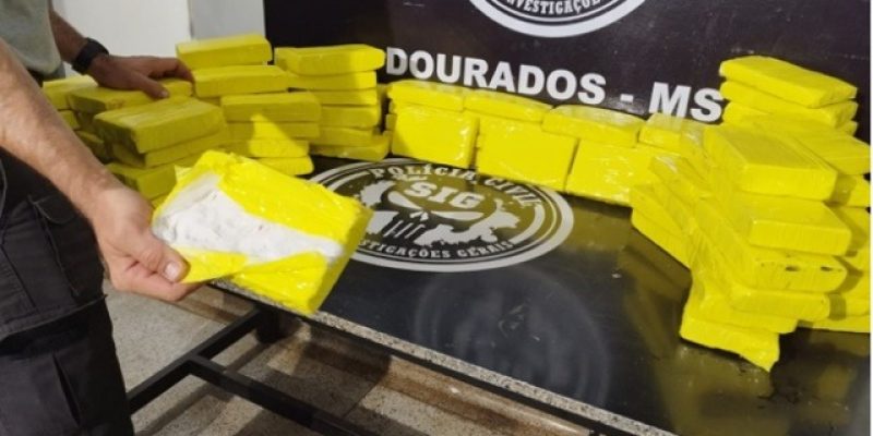 Cocaína escondida em compartimento de veículo (Foto: Osvaldo Duarte)