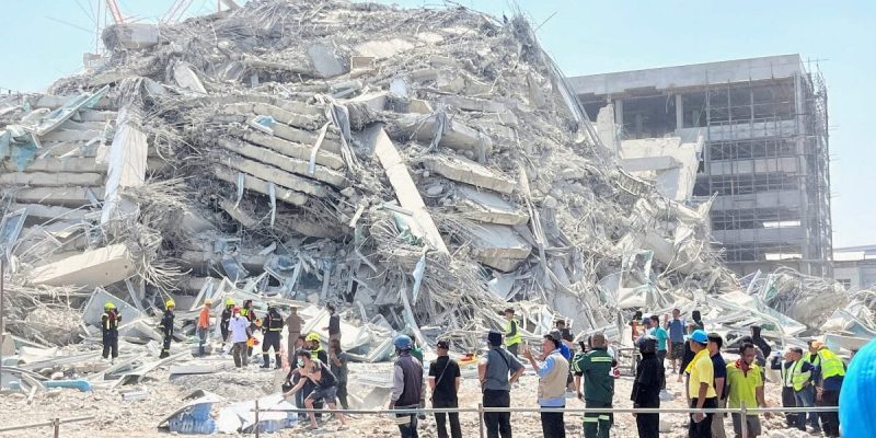 Em Bangkok, capital da Tailândia, o terremoto derrubou um arranha-céu em construção Foto: Ann Wang