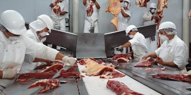 Fabricação de produtos de carnes foi o subsetor da Indústria que melhor se destacou no Caged desse mês