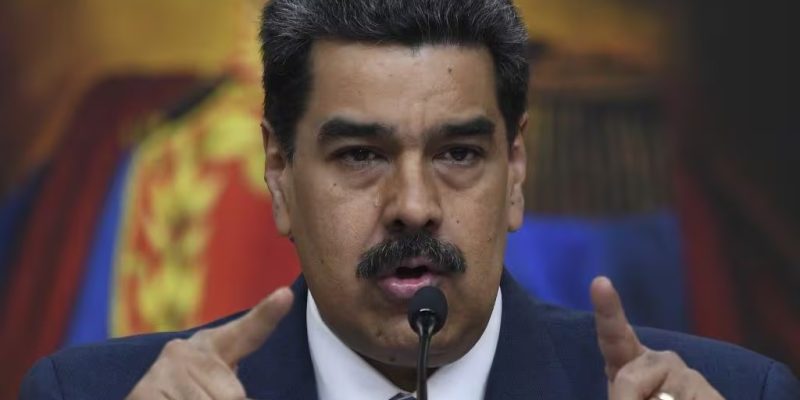 Maduro denunciou a instalação de "bases militares secretas" dos Estados Unidos em Essequibo — Foto: Yuri CORTEZ / AFP