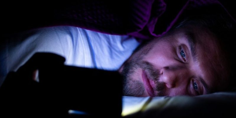 É importante encontrar algo que dê prazer tanto quanto mexer no celular - Cavan Images/Getty Images