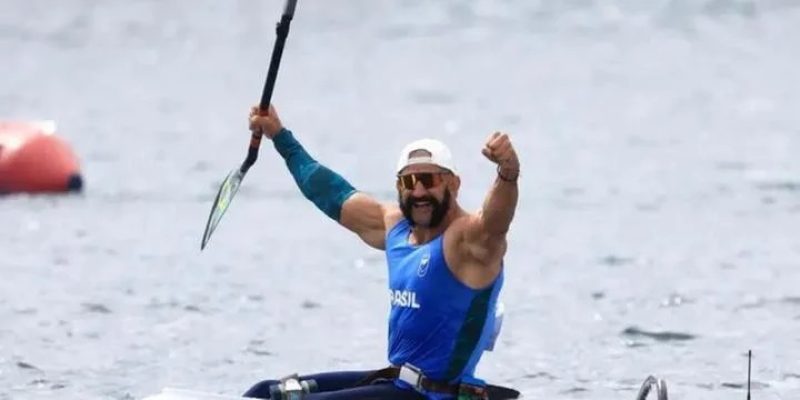 Fernando Rufino comemora ouro nos Jogos Paralímpicos de Paris 2024