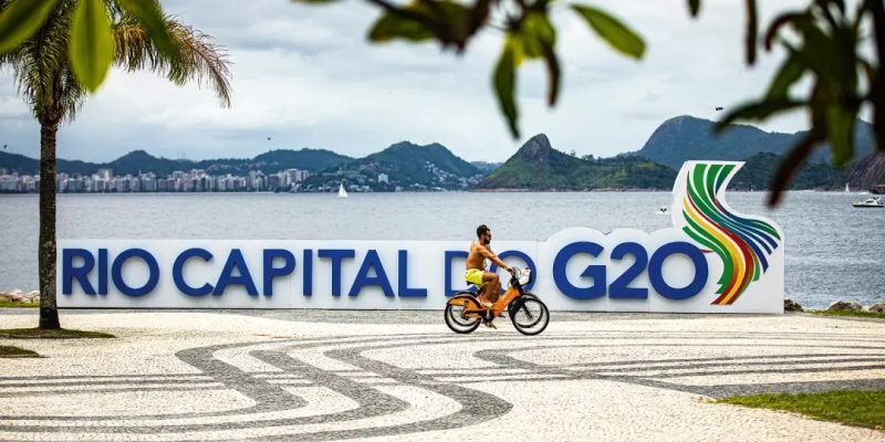 Cidade-sede: enorme letreiro no Aterro anuncia a escolha do Rio (Hermes de Paula/Agência O Globo)