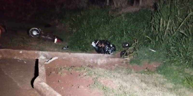 Com o impacto a adolescente morreu antes de ser socorrida. (Foto: Leandro Holsbach)