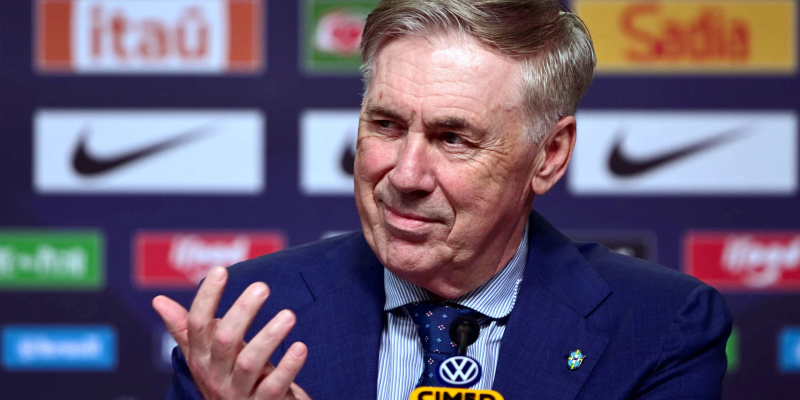 Carlo Ancelotti durante coletiva de imprensa da Seleção Brasileira (Foto: Pablo Porciuncula/AFP