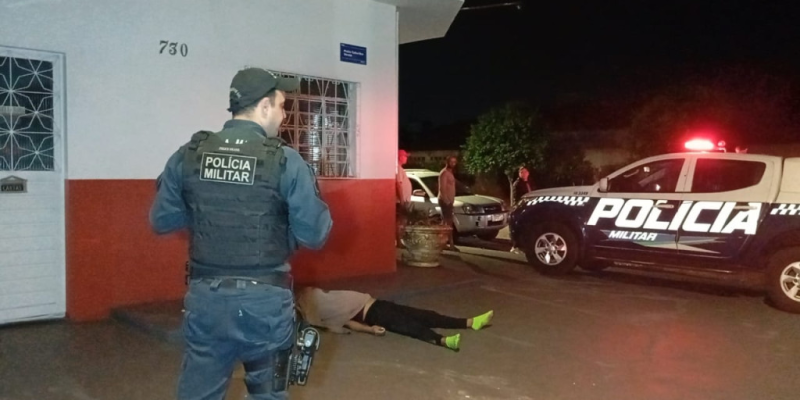 Polícia Militar isolou a área do crime e realizou a prisão do autor (Foto: Leandro Holsbach)