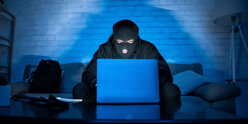 Vítima relatou que o 
￼
técnico
￼
 vistoriou os computadores da empresa e não encontrou vírus