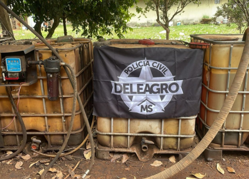 Tanques com cerca de 2 mil litros de óleo diesel foram apreendidos (Foto: Divulgação/PC)