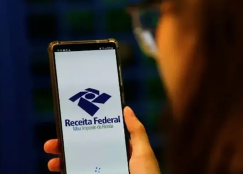 Valores serão depositados a 3,5 milhões de contribuintes que têm chave Pix no número do CPF e restituição de até R$ 1.000