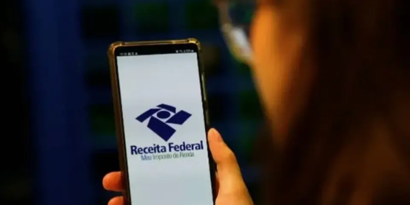 Valores serão depositados a 3,5 milhões de contribuintes que têm chave Pix no número do CPF e restituição de até R$ 1.000