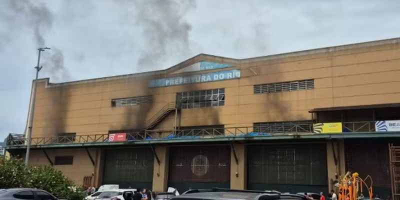 Não há informação a respeito de vítimas no local nem de possíveis prejuízos ao carnaval da escola
