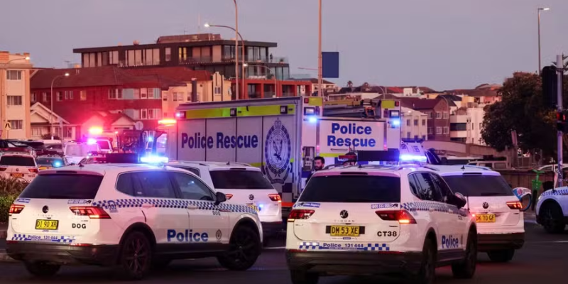 Tiroteio durante evento judaico deixa mortos e feridos na Austrália — Foto: David Gray/AFP