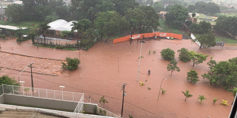 Alagamentos na Rachid Neder e Ernesto Geisel ocorrem com menos de 100 milímetros de chuva (Foto: Arquivo)