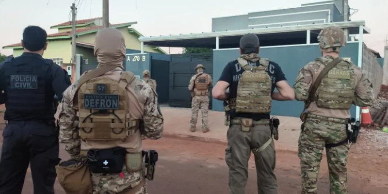 Equipes do Garras e da Defron durante a operação na cidade Imagens - Da Hora Bataguassu