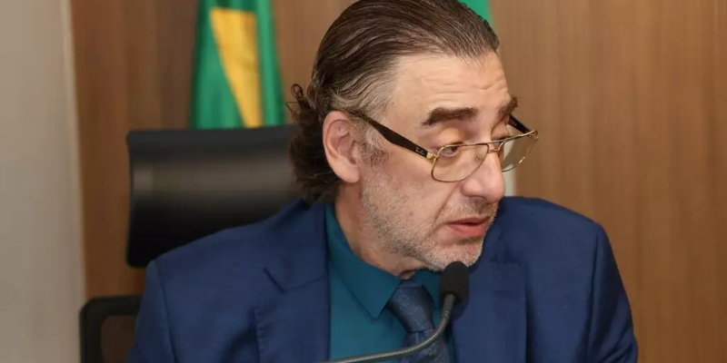 Neno Razuk durante sessão da CCJR esta manhã, na Assembleia Legislativa (Foto: Luciana Nassar/Divulgação)