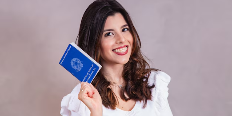 Juventude que busca colocação antes mesmo do curso superior sonha com emprego CLT