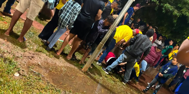 Corpo de Claudemar, morto em meio à suposta disputa pelo comando do tráfico de drogas no Bairro Alves Pereira. (Foto: Divulgação)